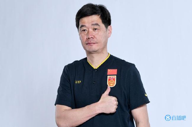 其他小弟忍不住说：大哥，我们还是先去医院吧，起码把血止住，看看肩膀还能不能救回来......救个屁。